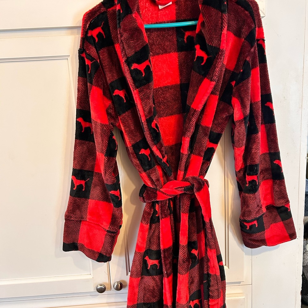 PINK Victoria's Secret Red and Black Plaid Fleece Robe